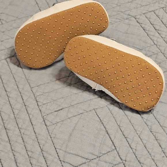 NWOT Old Navy Unisex Boy Girl Baby Toddler 6-12 MONTHS Chambray Sandals BLUE - Picture 4 of 4